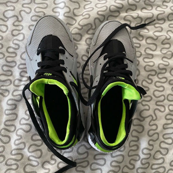 Boys Nike sneakers - Picture 2 of 11